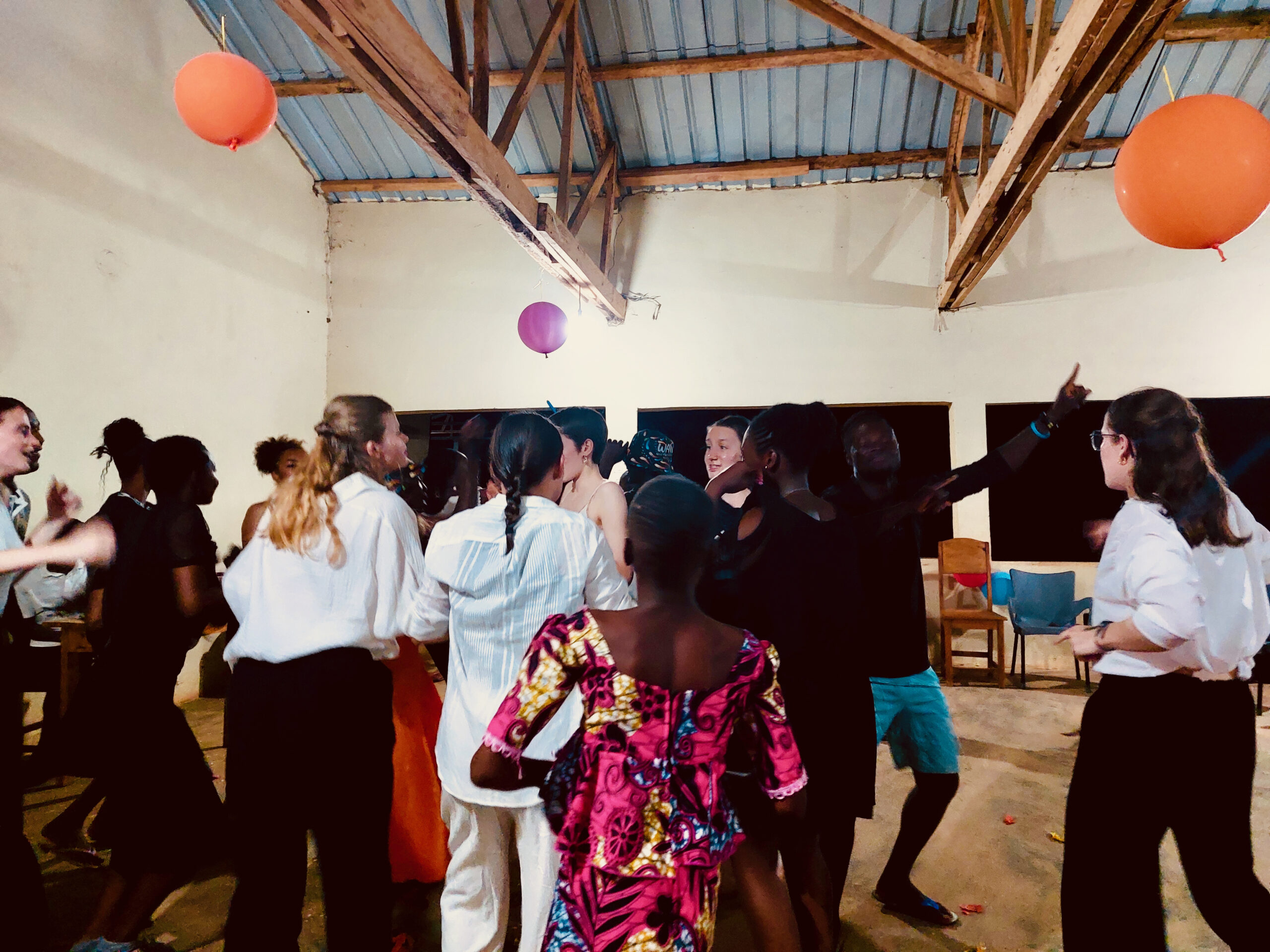Saint-Joseph en projet de rencontre interculturelle au Togo - avril 2025 - Chimay au Togo, sous le signe du partage et de la danse Saint-Joseph en projet de rencontre interculturelle au Togo - avril 2025 - Chimay au Togo, sous le signe du partage et de la danse