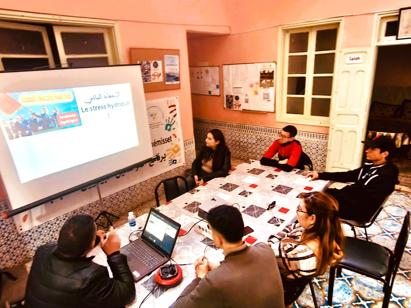 Les jeunes Eco-Citoyens de Khemisset se projettent dans les écoles Les jeunes Eco-Citoyens de Khemisset se projettent dans les écoles