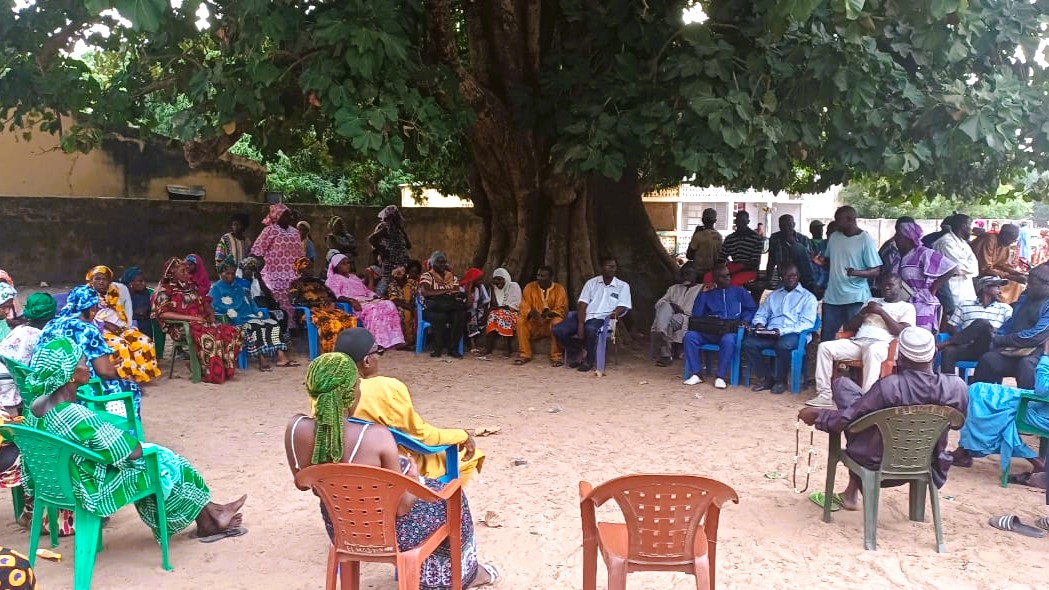 La ferme-école en autonomie et en transmission - initiative solidaire - réunion concertation pour la construction d'un second bâtiment au sein de l'école primaire de Ndoumboudj