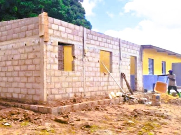 Salle de classe - école secondaire Ndoumboudj ) initiatives solidaires