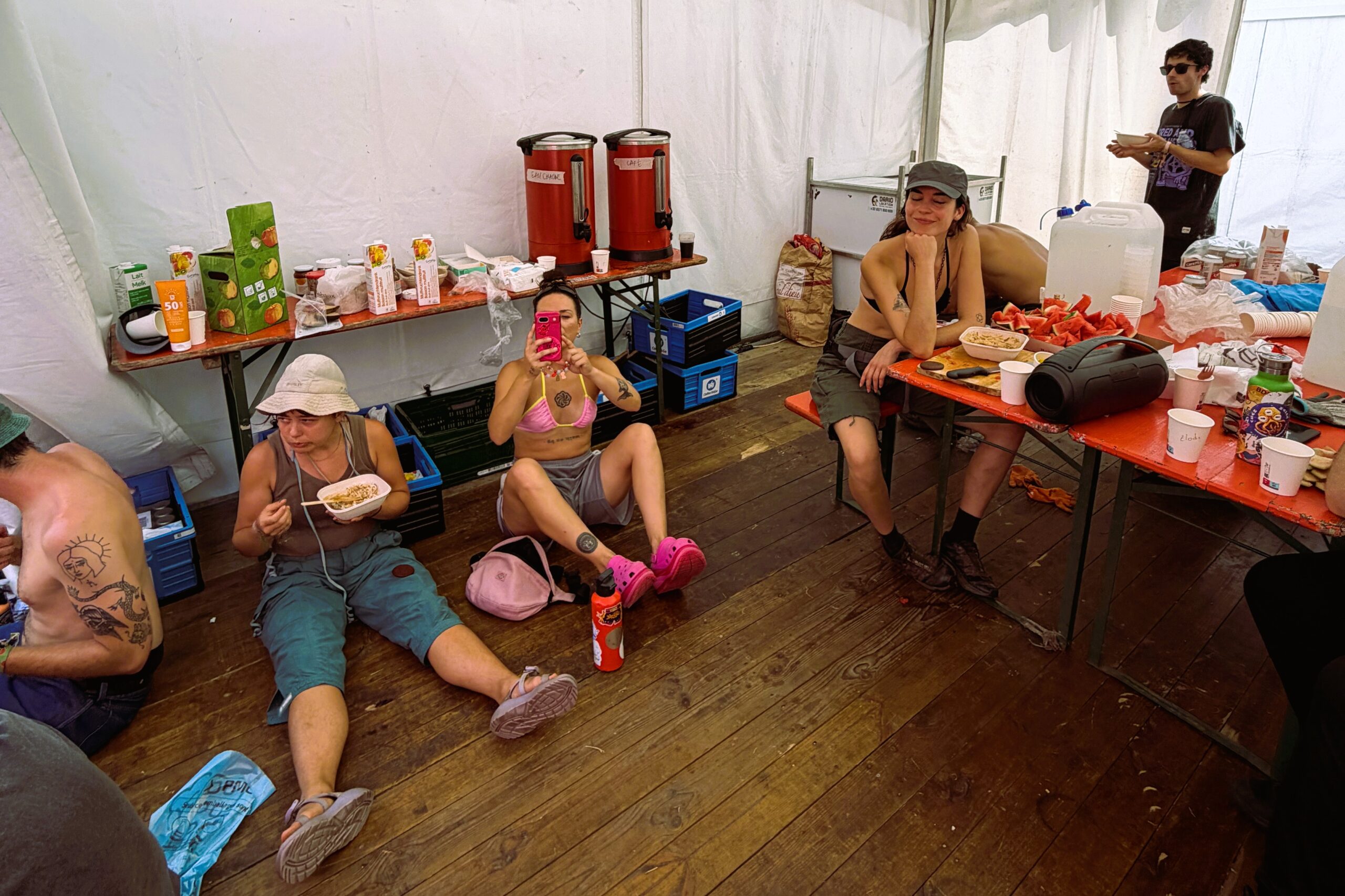 Quand le volontariat fait tourner le camping d'Esperanzah! 2026