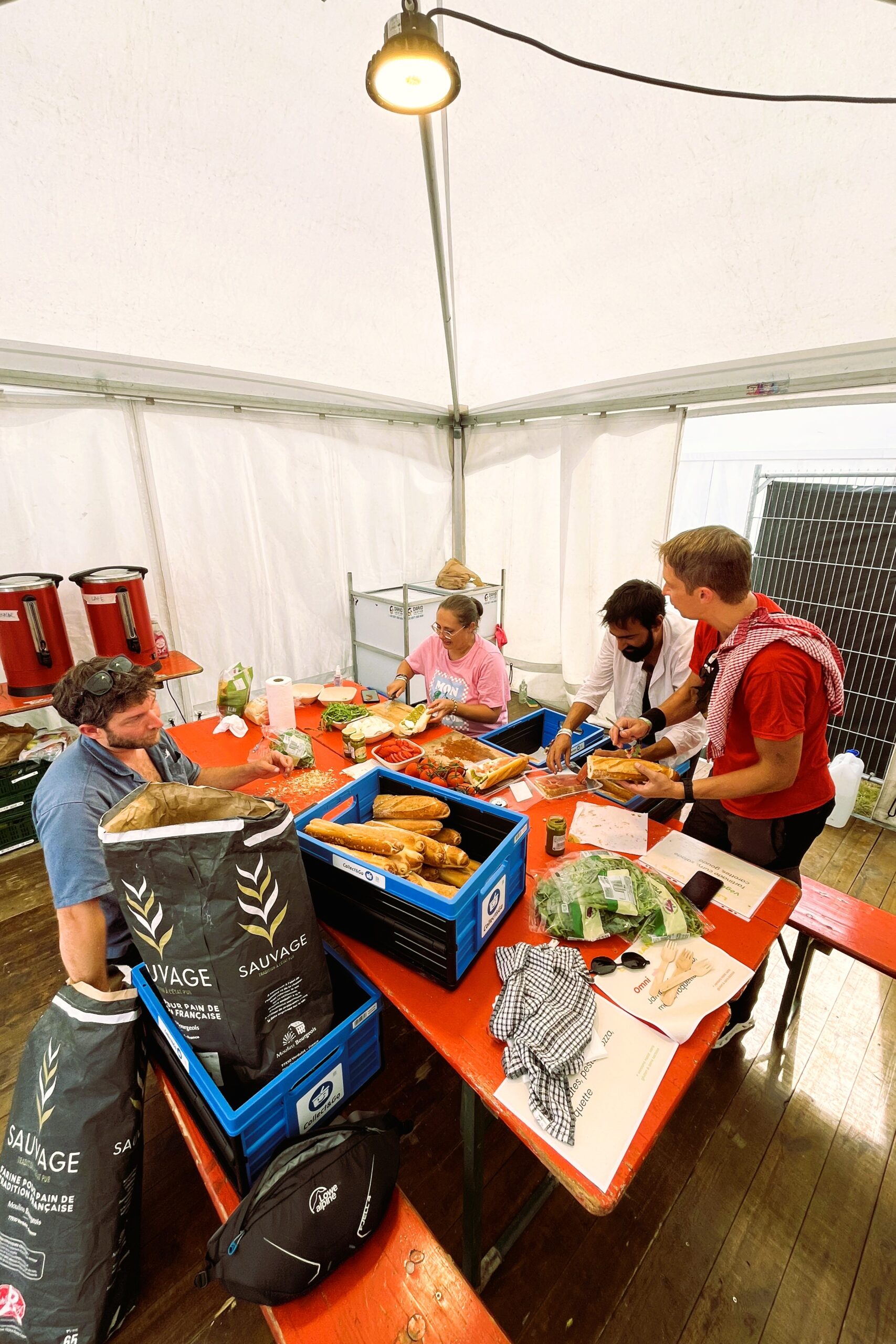 Quand le volontariat fait tourner le camping d'Esperanzah! 2026