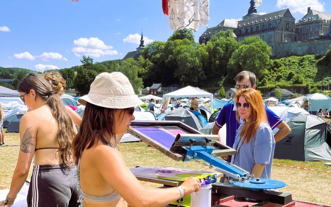 Quand le volontariat fait tourner le camping d’Esperanzah!